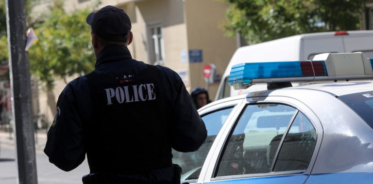 Επίθεση με μαχαίρι στην Ελευσίνα: Ερευνώνται πολιτικά κίνητρα πίσω από το περιστατικό