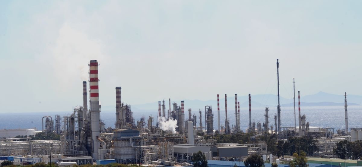 Έκρηξη στη Motor Oil στους Αγίους Θεοδώρους: Ένας νεκρός και τραυματίες