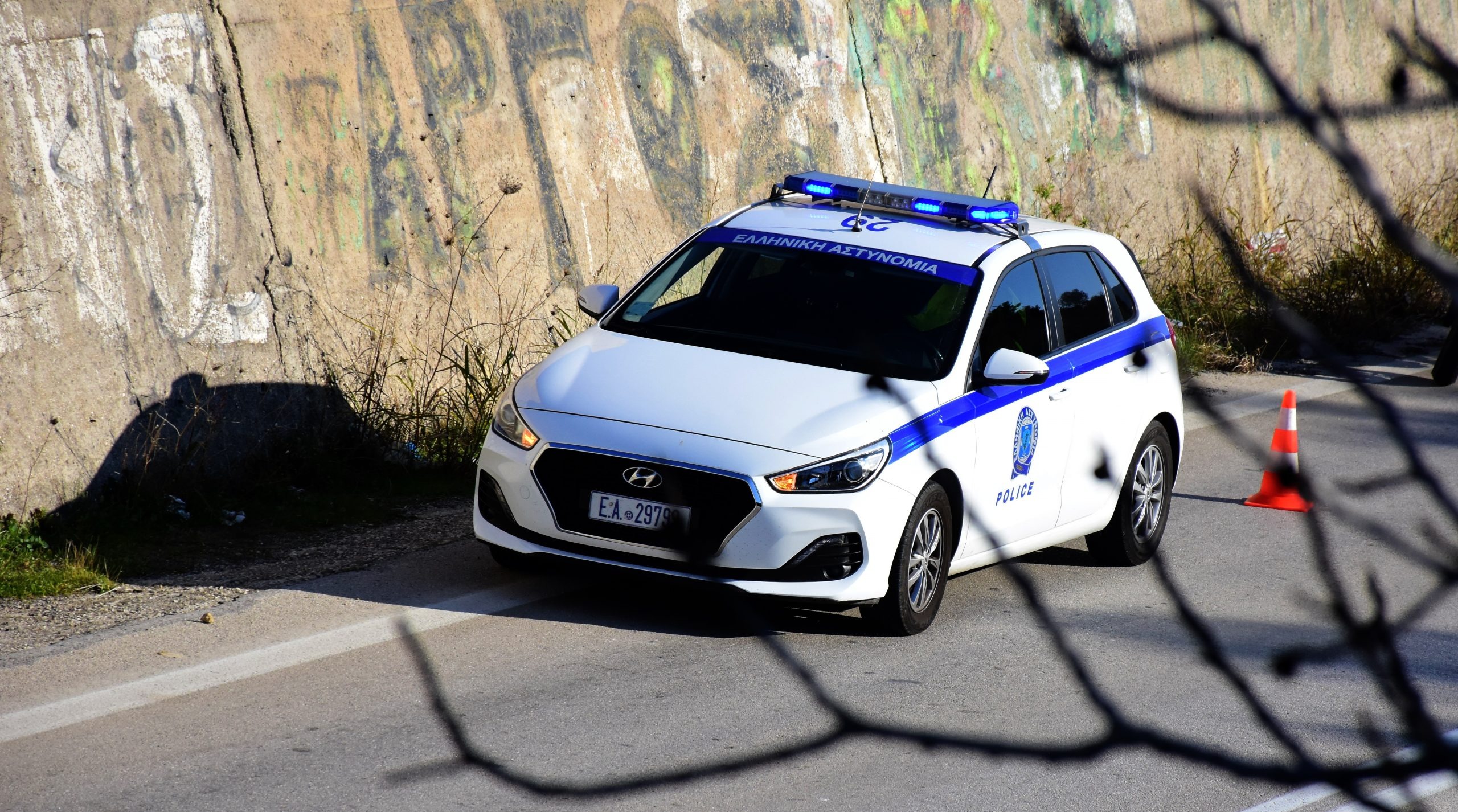 Πειραιάς: Συνελήφθη 38χρονος για την κλοπή 150 καλυμμάτων φρεατίων — Πού κατέληγαν
