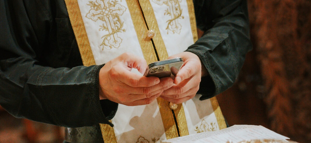 10 εντολές της Ιεράς Συνόδου για τα social media — Μετά το viral βίντεο του Μητροπολίτη