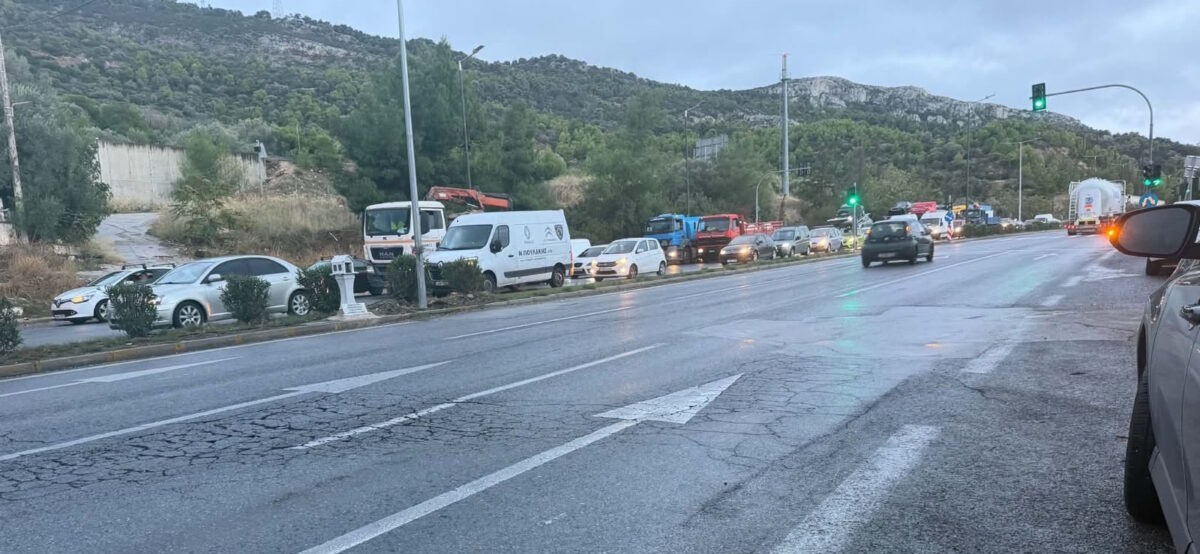 Τροχαίο στη λεωφόρο Σχιστού: Νεκρός 58χρονος μετά από σύγκρουση με ακινητοποιημένα οχήματα