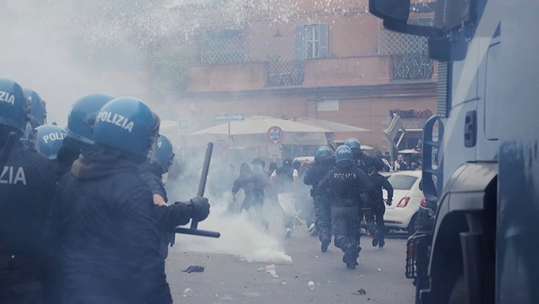 Γαλλία: Λεηλασίες σε οίκους μόδας και αναβολές αγώνων — ο φόβος για νέες ταραχές