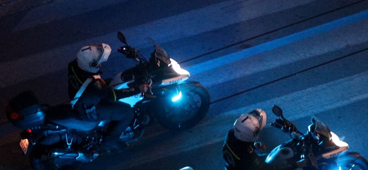 Παλλήνη: 43χρονος επιχείρησε να εμβολίσει μηχανές της ΔΙΑΣ — συνελήφθη μετά από καταδίωξη