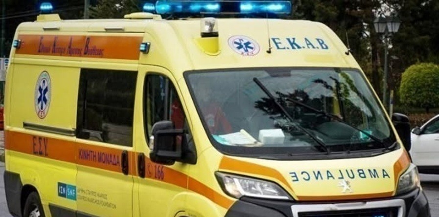 Νέα Πέραμος: 59χρονος ανασύρθηκε χωρίς τις αισθήσεις του από φωτιά σε φανοποιείο